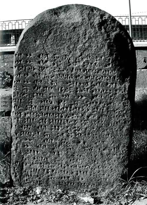 02_Ispuini_Karahanstele.jpg